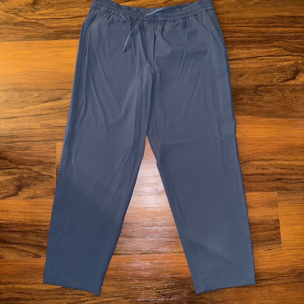 lululemon athletica women’s Slate Blue tapered leg mid rise pants